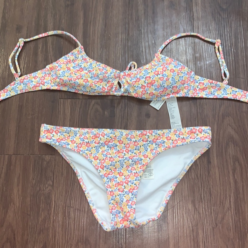 LAST CALL‼️ 5 FOR $25 Hollister Floral Bikini